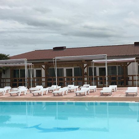 Hotel Restaurant - Le Vieux Pigeonnier Loubressac Bagian luar foto